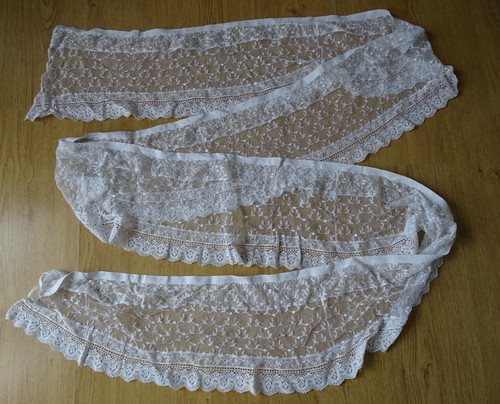 Dentelle ancienne très - ,